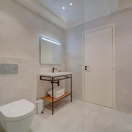 Apartment Magnifique 3 Pieces Renove Centre 'banane' Avec Veranda ! A2b88